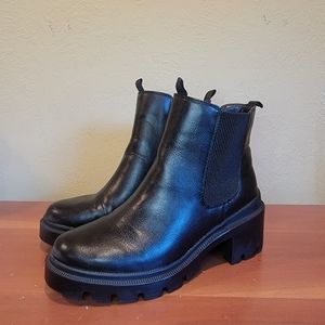 Universal Thread || Cai Chelsea Ankle Boots in Black Size 7